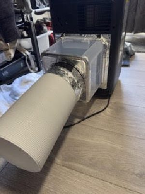 Modification attached to AC unit (HOMCOM 5000BTU / Samy / 2026 / 05)