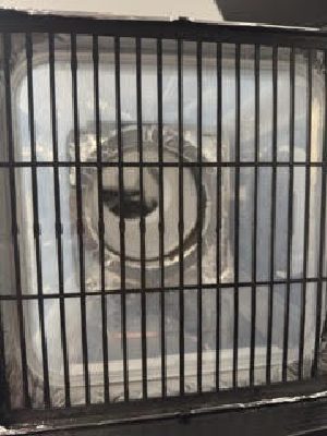 View through grille (HOMCOM 5000BTU / Samy / 2026 / 05)