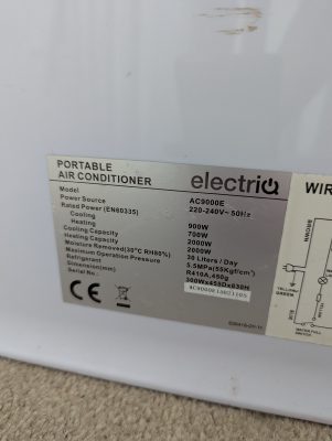 Info panel showing model number and specifications (ElectriQ AC9000E / Rob / 2026 / 06)